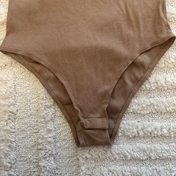 H&M Tan Ribbed Long Sleeve Turtle Neck Bodysuit XS NWT - Picture 6 of 7